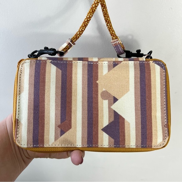 KAVU Go Time Bi-Fold Crossbody Wallet with Rope Strap - Summit View Western - Picture 9 of 11